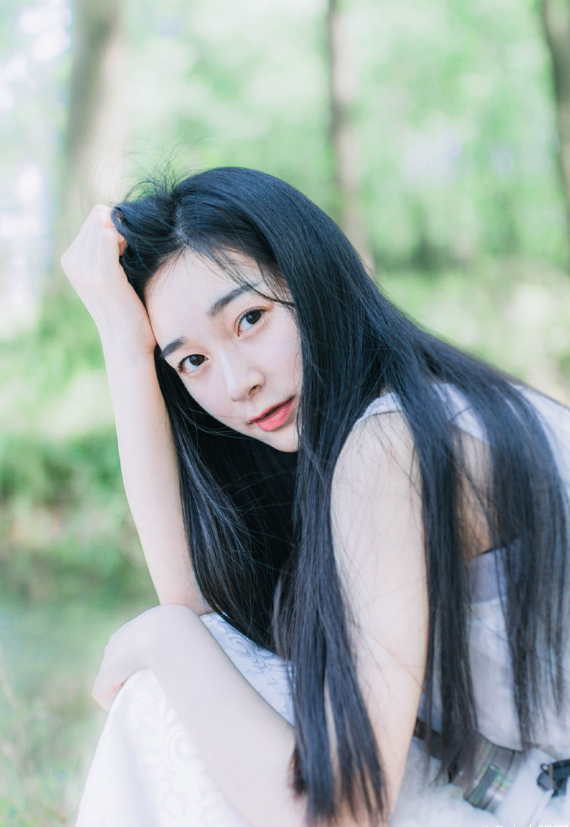 “都督阵亡了？”跟在吕蒙身后上来的小卒茫然的看向周瑜的尸体，失神的喃喃道：“都督阵亡了！”